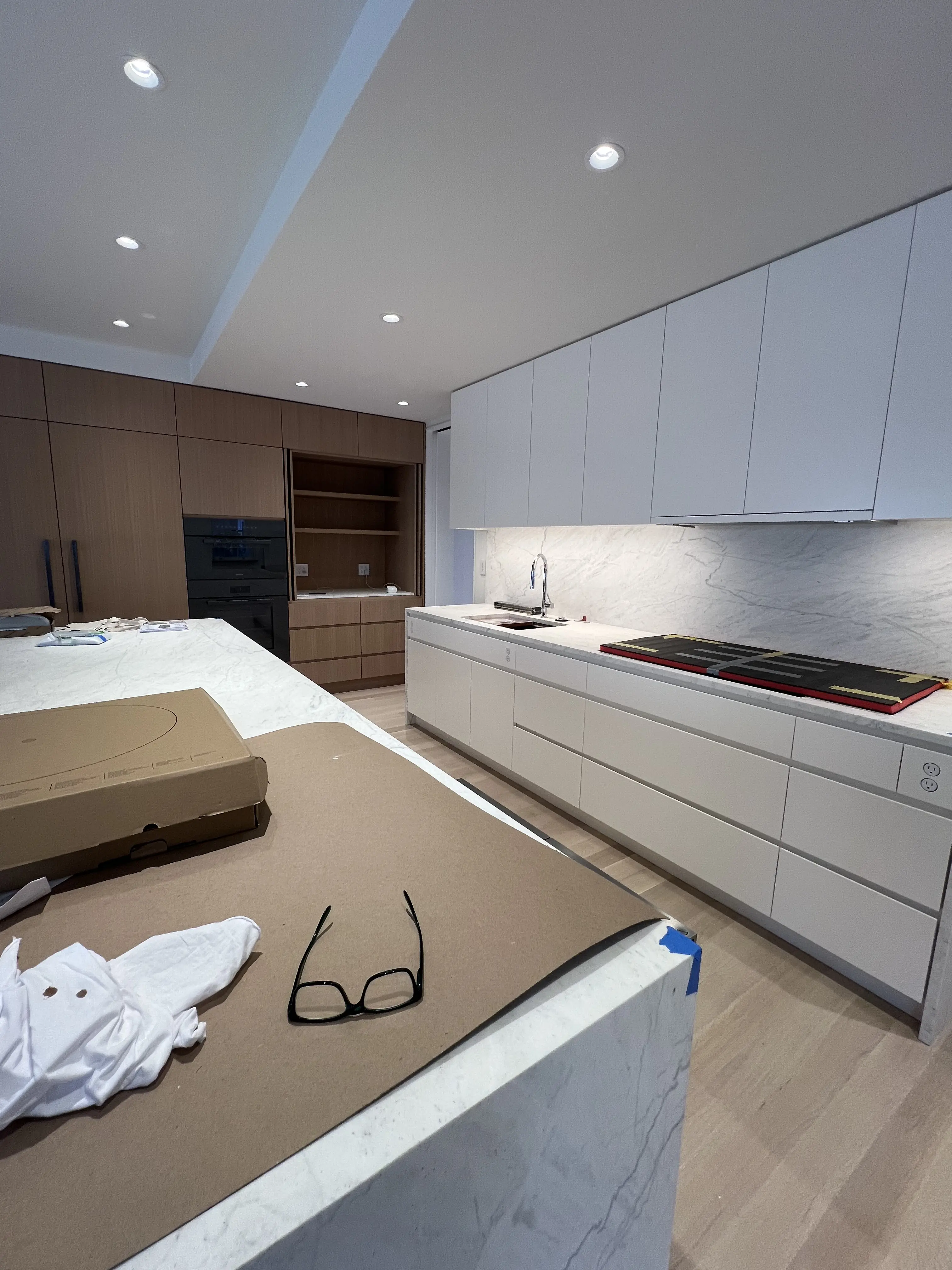 Cozinha com painéis rústicos