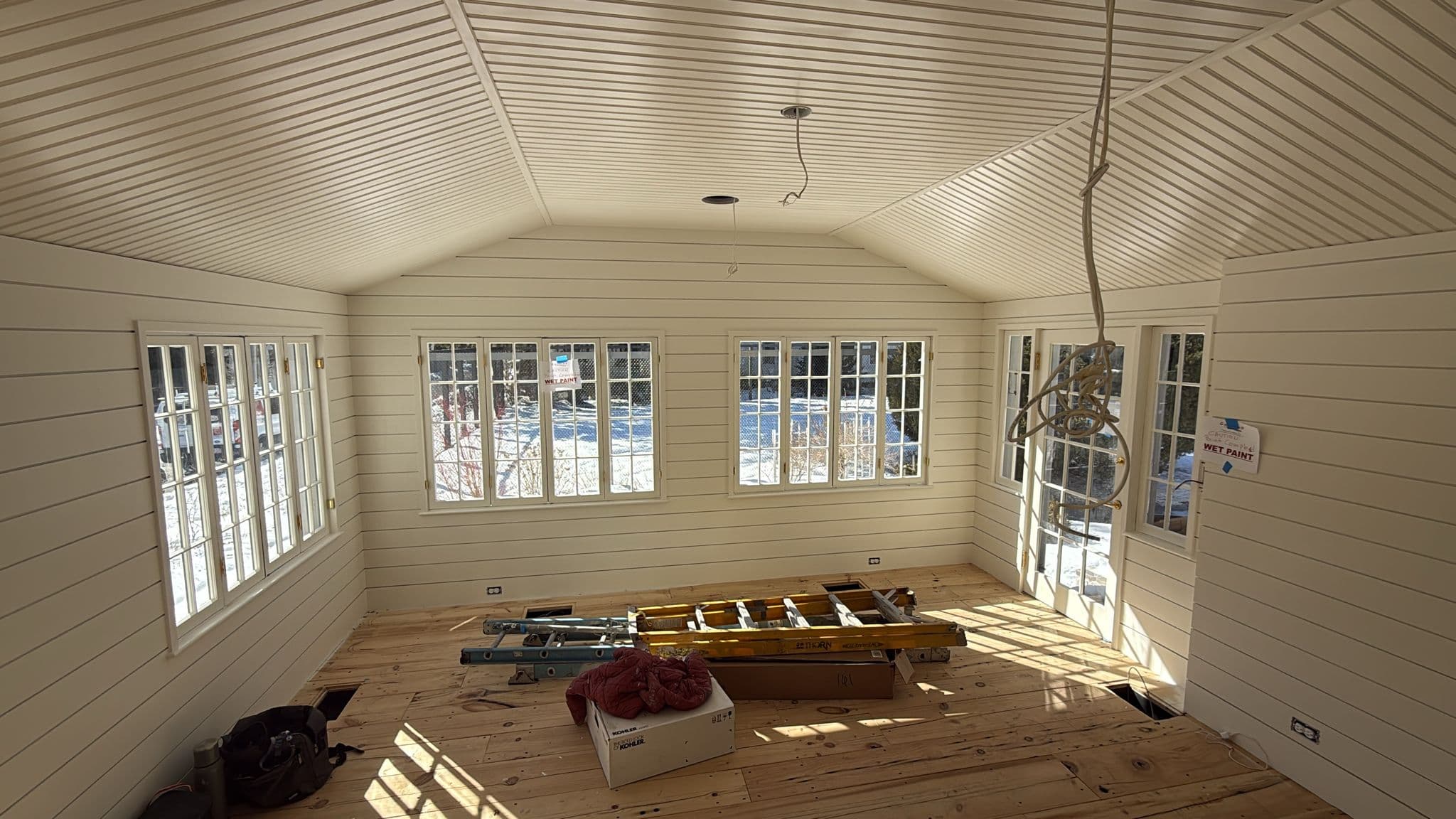 Cozinha com painéis rústicos